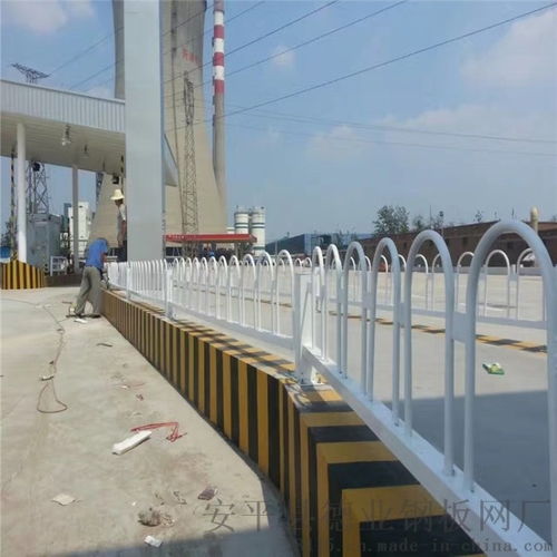京式護(hù)欄 守護(hù)城市交通安全的堅(jiān)實(shí)防線——以安平縣德業(yè)鋼板網(wǎng)廠為例