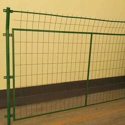 沈陽試驗(yàn)田棚外鐵絲防護(hù)欄防撞設(shè)施 守護(hù)農(nóng)田安全，構(gòu)筑堅(jiān)實(shí)防線